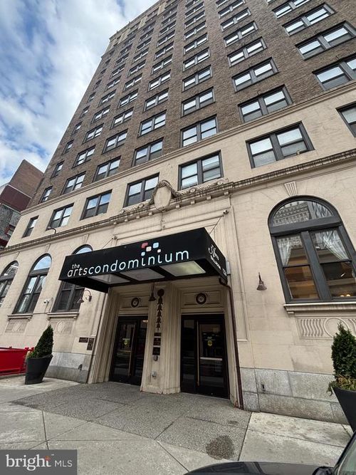 727-1324 Locust St, PHILADELPHIA, PA, 19107-7004 | Card Image