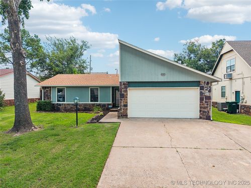 3703 Redbud Dr, Sand Springs, OK, 74063-2859 | Card Image