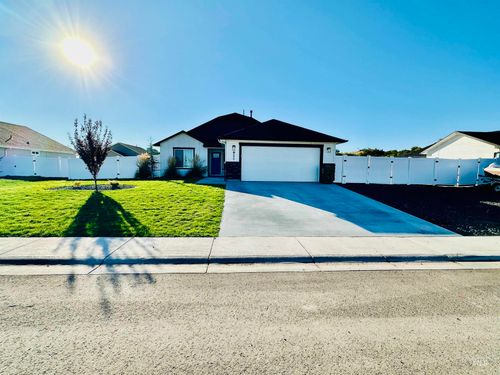 911 Campbell St, Vale, OR, 97918-1703 | Card Image