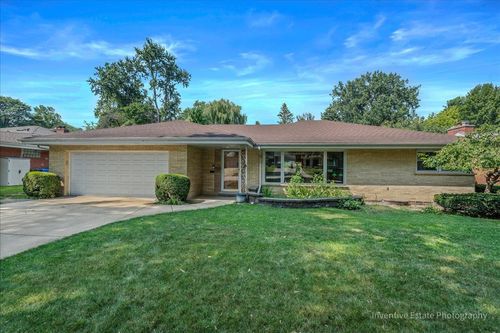 16 W Hiawatha Trl, Mount Prospect, IL, 60056-3856 | Card Image