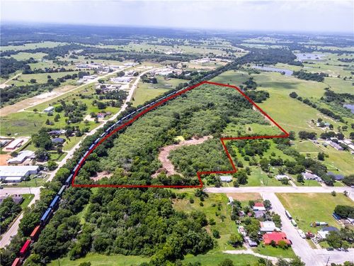 28 W Cuero Str, Giddings, TX, 78942 | Card Image