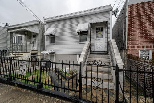 1450 44th St, North Bergen, NJ, 07047-2719 | Card Image