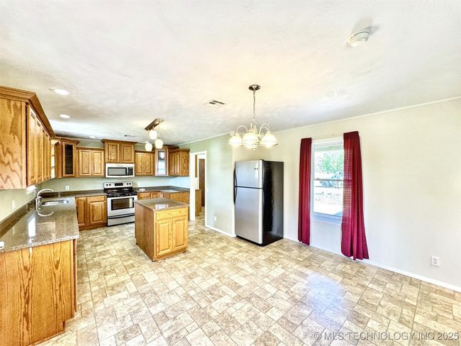 16289 W 810 Rd, House other with 4 bedrooms, 2 bathrooms and null parking in Tahlequah OK | Image 14