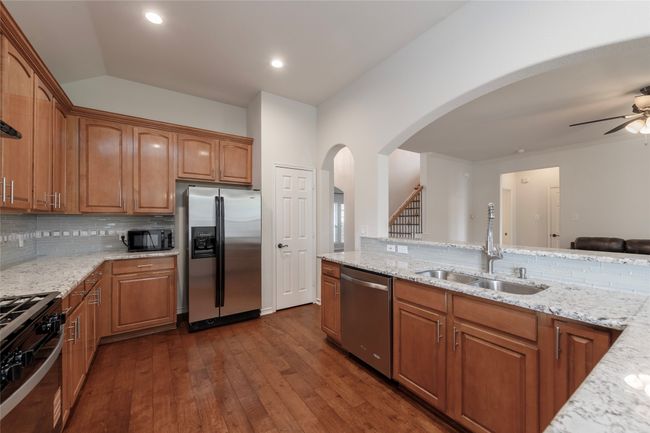Plenty of storage and cabinets | Image 9