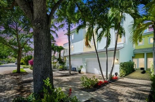 1705 Ne 5th St, Fort Lauderdale, FL, 33301-1325 | Card Image