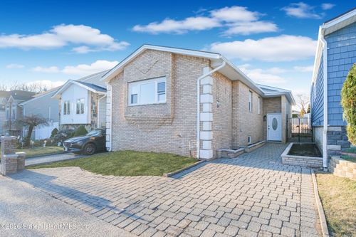 43 Country Woods Ln, Staten Island, NY, 10308-1838 | Card Image