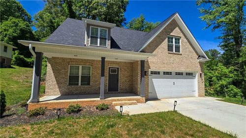 4530 Woodsman Way, Winston Salem, NC, 27103 | Card Image