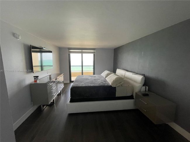 APT-1409 - 2555 Collins Ave, Condo with 2 bedrooms, 2 bathrooms and null parking in Miami Beach FL | Image 24