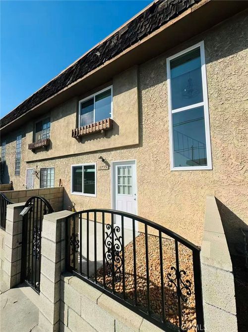 13753 Los Angeles St, Baldwin Park, CA, 91706-2386 | Card Image