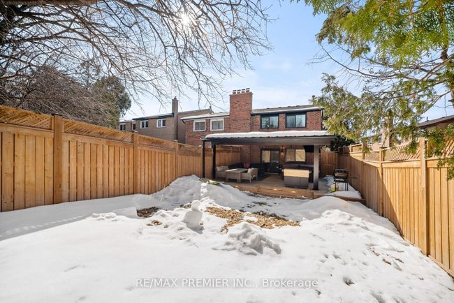 122 Robert Hicks Dr, House attached with 6 bedrooms, 5 bathrooms and 2 parking in North York ON | Image 34