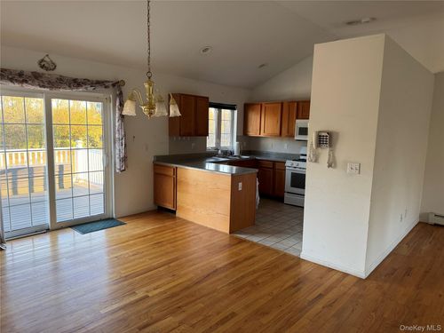 211 Robinson Ln, Wappingers Falls, NY, 12590-6317 | Card Image