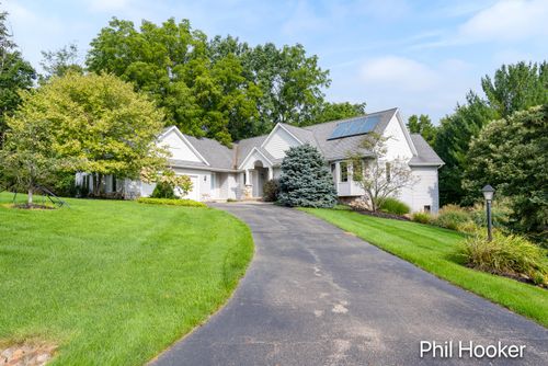 6211 Royalton Dr Se, Caledonia, MI, 49316-8068 | Card Image