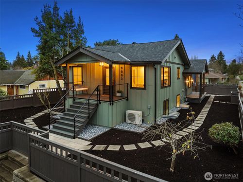 9003 30th Ave Sw, Seattle, WA, 98126-3902 | Card Image