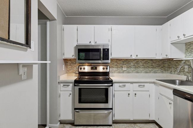 Stainless appliances | Image 6