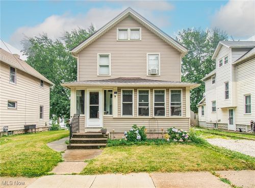 44 W Summit St, Barberton, OH, 44203-1827 | Card Image