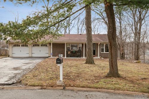 557 Happy Ct, Ballwin, MO, 63011-3312 | Card Image