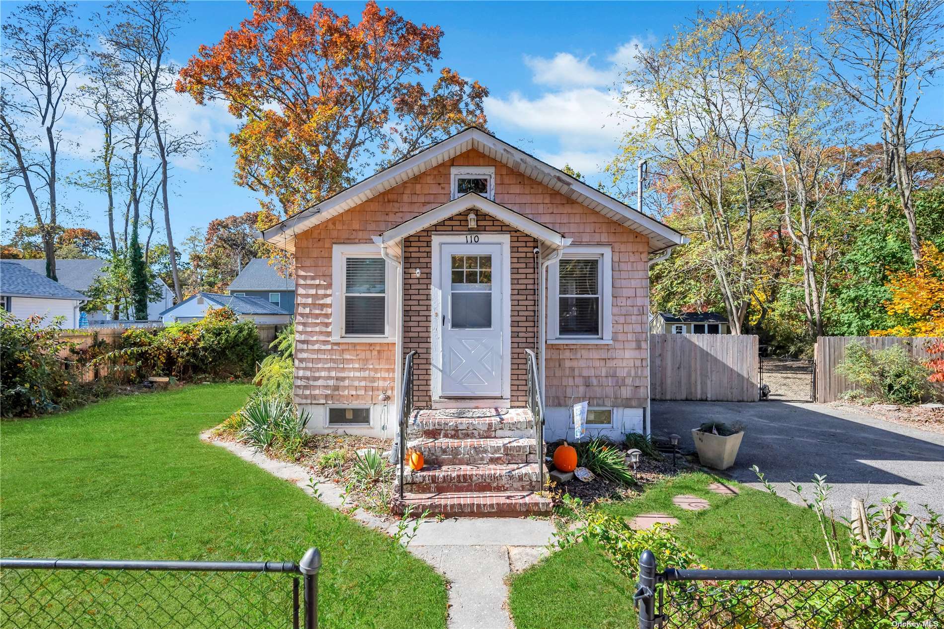 Lakeview Dr, Mastic Beach, NY 11951