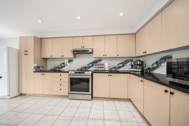 60 Capistro St, House other with 8 bedrooms, 5 bathrooms and 4 parking in Brampton ON | Image 16