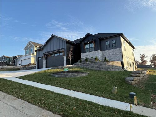 804 Se Pine Ct, Blue Springs, MO, 64014-4571 | Card Image