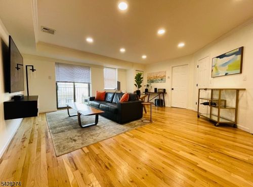 6-40 Rome St, Newark, NJ, 07105-3318 | Card Image