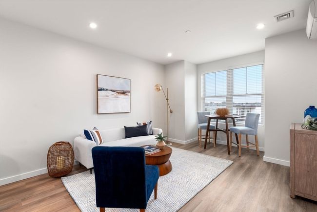 APT-201 - 10 Somerset Ave, Condo with 2 bedrooms, 2 bathrooms and null parking in Winthrop MA | Image 4