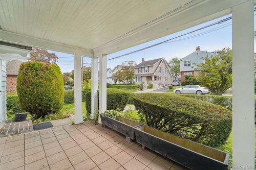 115 Morsemere Ave, Yonkers, NY, 10703-2028 | Card Image