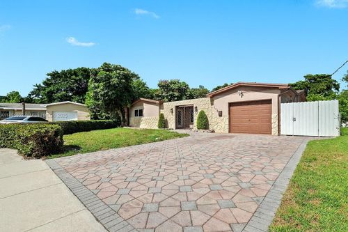 110 Nw 78th Ave, Pembroke Pines, FL, 33024-6911 | Card Image