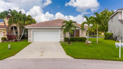 2041 Nw 182nd Ter, House other with 3 bedrooms, 2 bathrooms and null parking in Pembroke Pines FL | Image 2