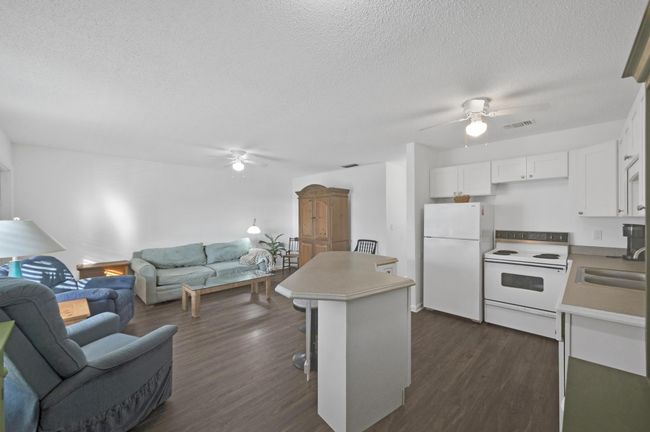 9 - 2929 Se Ocean Blvd, Condo with 2 bedrooms, 2 bathrooms and null parking in Stuart FL | Image 5