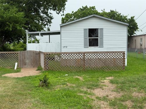 2519 Mcdonald Rd, Oyster Creek, TX, 77541-7622 | Card Image