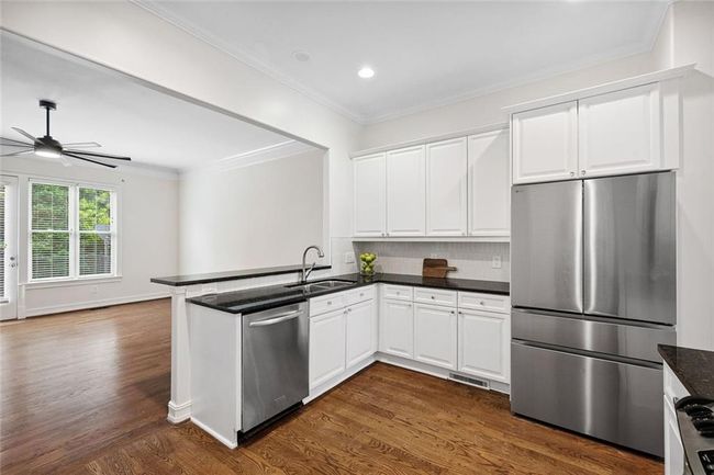 5139 Peachtree Rd, Townhouse with 3 bedrooms, 4 bathrooms and 2 parking in Chamblee GA | Image 14