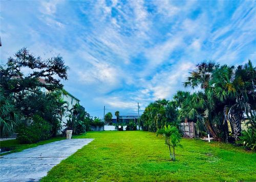 821 Laguna Dr, VENICE, FL, 34285-1206 | Card Image