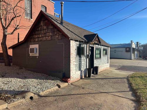 320 New York Ave, Holton, KS, 66436-1761 | Card Image