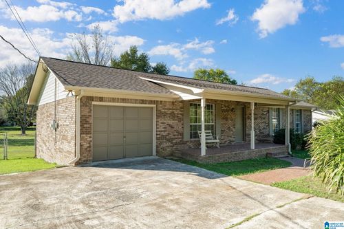 933 Glenn Chapel Rd, Gardendale, AL, 35071-2153 | Card Image