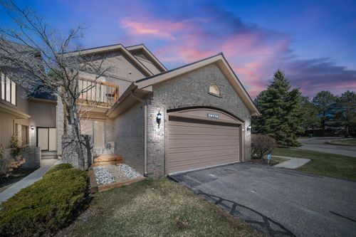 29776 Sierra Pointe Cir, Farmington Hills, MI, 48331-1483 | Card Image