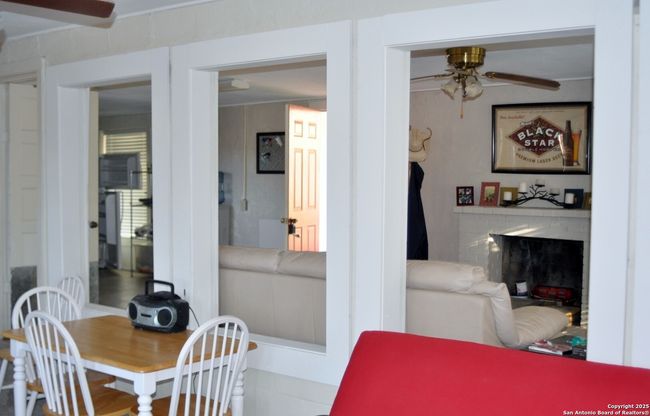 172 Private Road 2622, House other with 1 bedrooms, 1 bathrooms and null parking in Mico TX | Image 4