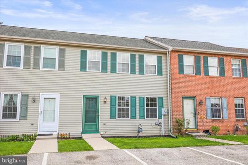 5 Oxwood Cir, New Oxford, PA, 17350-1516 | Card Image