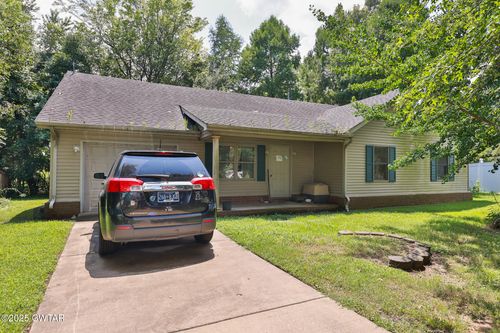 800 Mosswood Dr, Union City, TN, 38261-1826 | Card Image