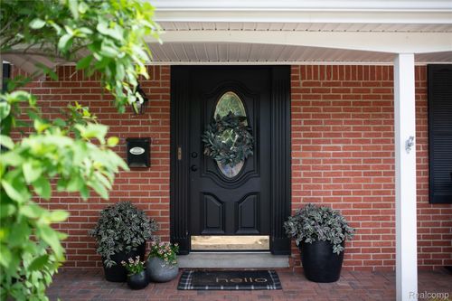 14922 Robinwood Dr, Plymouth, MI, 48170-2660 | Card Image