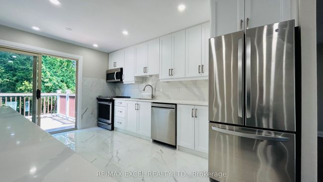 9 Ingram Crt, House other with 3 bedrooms, 2 bathrooms and 2 parking in Whitby ON | Image 4