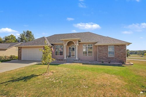 304 Ruths Ln, Wamego, KS, 66547-9032 | Card Image