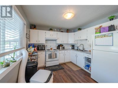 5806 89th St, Home with 3 bedrooms, 2 bathrooms and null parking in Osoyoos BC | Image 3