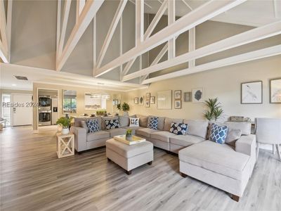 Open, bright and so spacious! Gorgeous interior! | Image 2