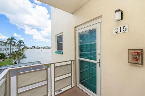 apt-215-2960 59th St S, GULFPORT, FL, 33707-5316 | Card Image