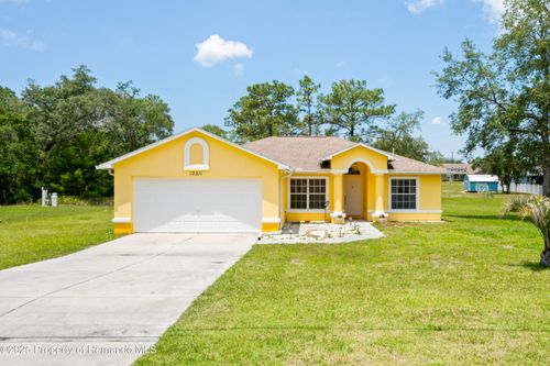 12271 House Finch Rd, WEEKI WACHEE, FL, 34614-3589 | Card Image