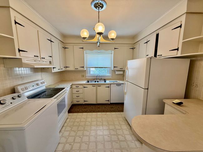 2238 Elm St, House other with 3 bedrooms, 2 bathrooms and null parking in Manchester NH | Image 9