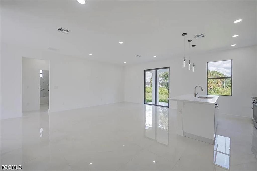 Residential Lease in LEHIGH ACRES 3