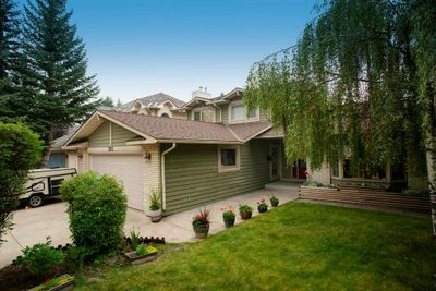 391 Strathcona Dr Sw, House detached with 5 bedrooms, 4 bathrooms and 2 parking in Calgary AB | Image 1