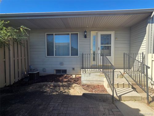 unit-4-62310 Arlington Cir, South Lyon, MI, 48178-1748 | Card Image