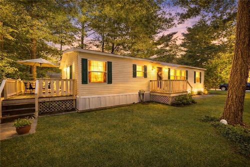 8 King Philip Rd, Coventry, RI, 02816-4029 | Card Image